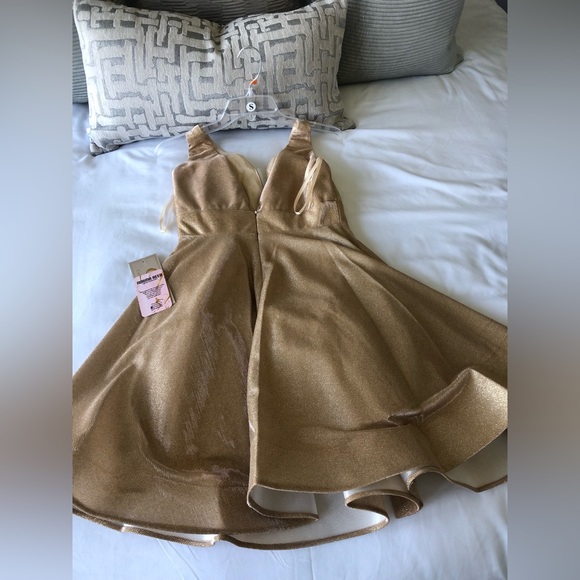 GRAD/PROM DRESS - Picture 2 of 2